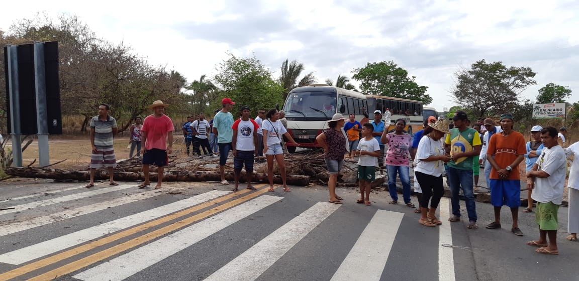 Manifestação por falta de água no Povoado Chapadinha